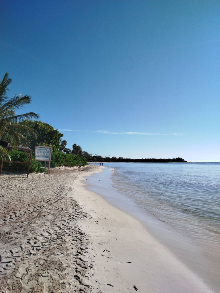 Clear shallow water and pale sand at the entrance to Playa 88